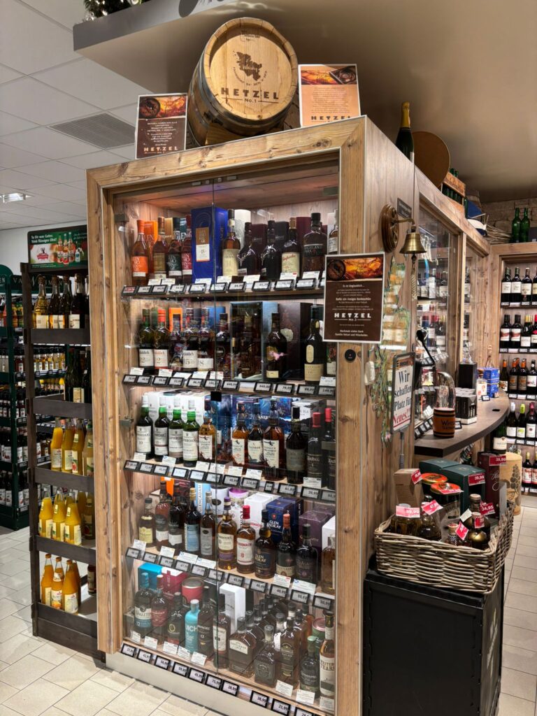 E Hetzel Spirituosen Vitrine