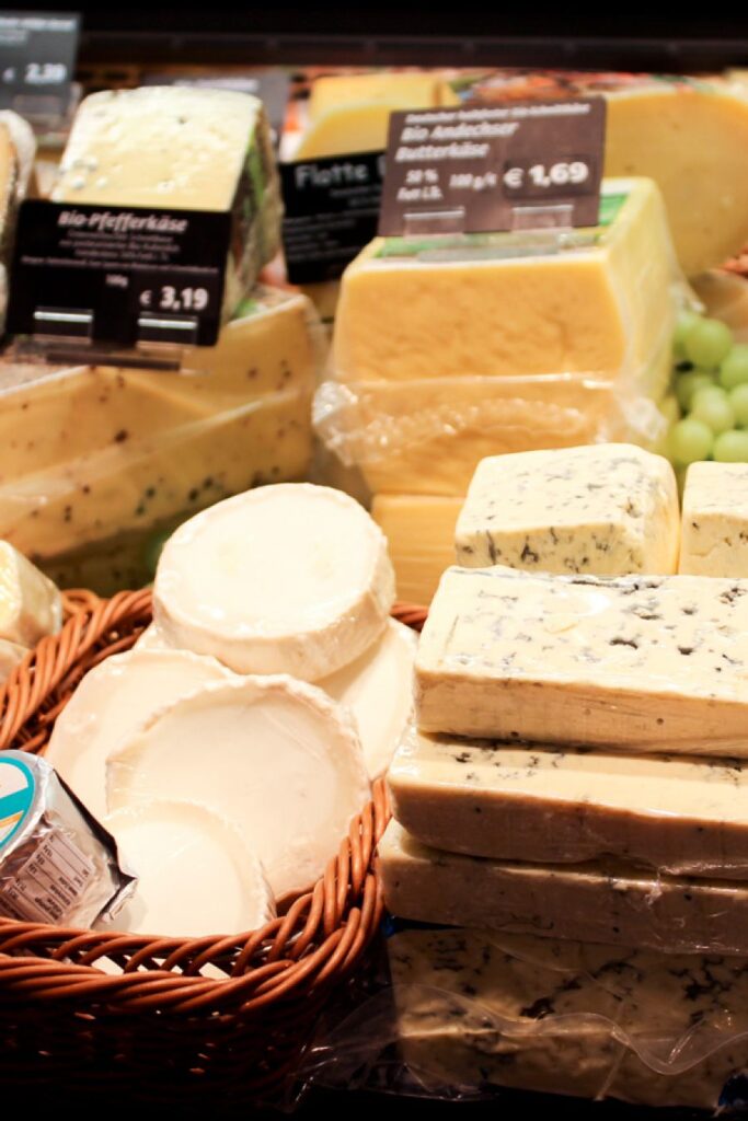 E Hetzel Kaesetheke_30